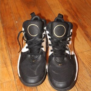 Nike Size 9.5 Black & White High-Top Sneakers with Bold Stripes